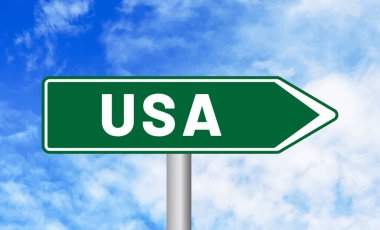 Gökyüzü arka planında Usa yol işareti
