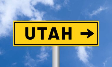 Bulutlu arka planda Utah yol tabelası