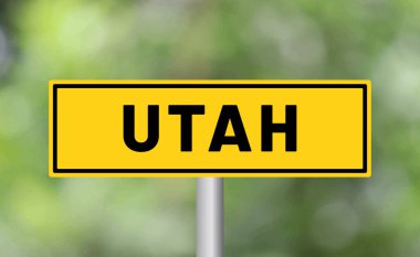 Arka planda Utah yol tabelası