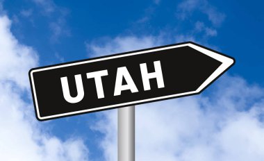 Bulutlu arka planda Utah yol tabelası
