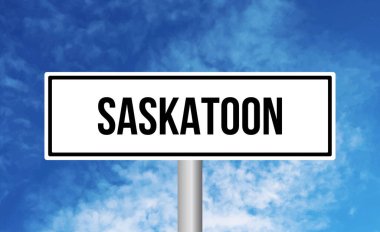 Gökyüzü arka planında Saskatoon yol işareti
