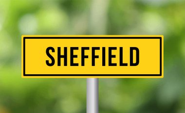 Arka planda Sheffield yol işareti