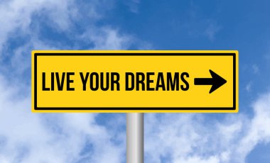 Mavi gökyüzü arka planında rüya tabelasını yaşa