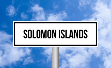 Solomon adaları mavi gökyüzü arka planında yol işareti