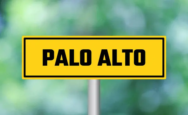 Bulanık Arkaplanda Palo Alto Yol Işareti — Stok fotoğraf
