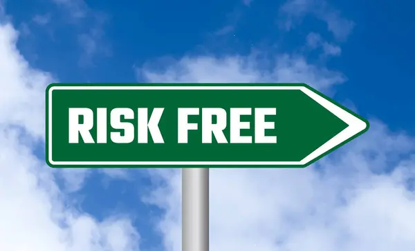Risk Free Road Sign Cloudy Sky Background — Stock Photo, Image