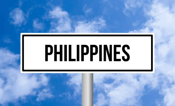 天空背景下的菲律宾路标 — 图库照片