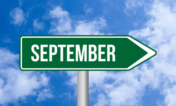 September Straßenschild Auf Bewölkten Himmel Hintergrund — Stockfoto