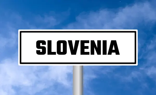 Eslovenia Señal Tráfico Sobre Fondo Azul Cielo —  Fotos de Stock