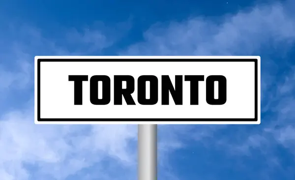 Toronto Sinal Estrada Fundo Céu Nublado — Fotografia de Stock