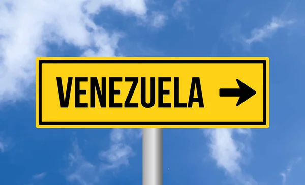 Дорожный Знак Венесуэлы Фоне Неба — стоковое фото
