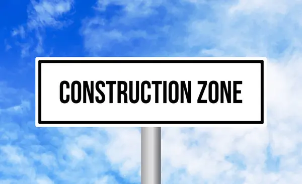スカイバックの建設地帯道路標識 — ストック写真