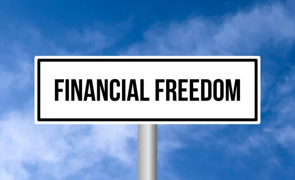 Financial Freedom Road Sign Cloudy Sky Background — Stock Photo, Image