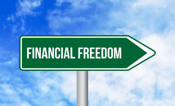 Financial Freedom Road Sign Cloudy Sky Background — Stock Photo, Image