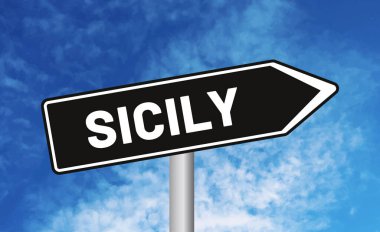 Bulutlu arka planda Sicilya yol işareti