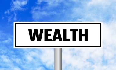 Bulutlu arkaplanda zenginlik tabelası