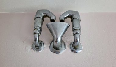 Su borusu için boru vantilatörü. Alman evlerinde garip ve anlaşılmaz tasarımlar.