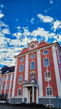 New Castle 'a giriş, Neues Schloss, Meersburg. Constance Gölü 'ndeki Piskopos Barok konutu. 25 Kasım 2024. Meersburg, Almanya.