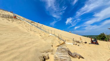 The process of building of new concrete stairs on the largest European sand Dune du Pilat on the Atlantic. June 12, 2025. La Teste-de-Buch, Arcachon Bay, France.