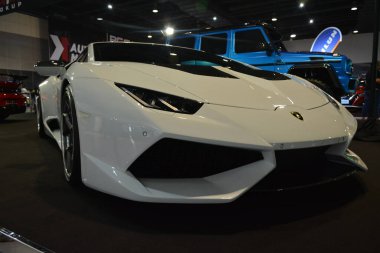 Pasay, PH - 13 Kasım 2017 Lamborghini Huracan, 13 Kasım 2021 tarihinde Pasay, Filipinler 'de. Manila Auto Salon, Filipinler 'de her yıl düzenlenen bir pazar sonrası araba fuarıdır..