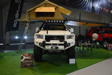 Pasay, PH-13 - 13 Kasım 2021 'de Filipinler' in Pasay kentinde bulunan Manila Oto Salonu 'ndaki 2016 Toyota Hilux. Manila Auto Salon, Filipinler 'de her yıl düzenlenen bir pazar sonrası araba fuarıdır..