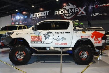 Pasay, PH-13 - Toyota hilux fethi 13 Kasım 2021 'de Pasay, Filipinler' de Manila Oto Salonu 'nda toplandı. Manila Auto Salon, Filipinler 'de her yıl düzenlenen bir pazar sonrası araba fuarıdır..