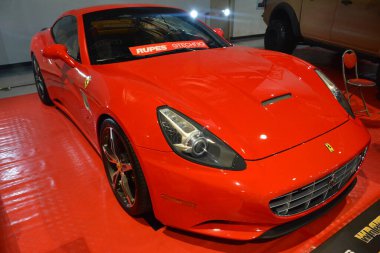 Pasay, PH-13 - Ferrari California, Manila Auto Salon 'da 13 Kasım 2021, Pasay, Filipinler. Manila Auto Salon, Filipinler 'de her yıl düzenlenen bir pazar sonrası araba fuarıdır..