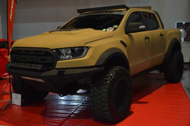 Pasay, PH-13 - 2020 Ford Ranger Raptor, 13 Kasım 2021 'de Pasay, Filipinler' de Manila Oto Salonu 'nda toplandı. Manila Auto Salon, Filipinler 'de her yıl düzenlenen bir pazar sonrası araba fuarıdır..