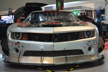 Pasay, PH-13 - 13 Kasım 2021 'de Filipinler' in Pasay şehrinde Manila Oto Salonu 'nda Asya V8 yarış arabası. Manila Auto Salon, Filipinler 'de her yıl düzenlenen bir pazar sonrası araba fuarıdır..