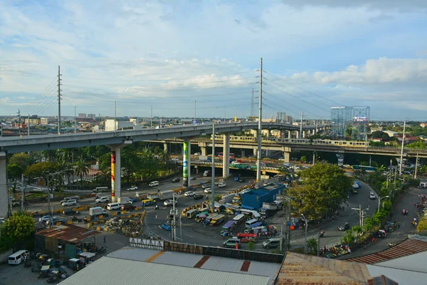2021年11月27日 フィリピンのケソン市において 建物や道路の概要が公開されました ケソン市は フィリピンのマニラの北東 グアダルーペ高原に位置しています — ストック写真