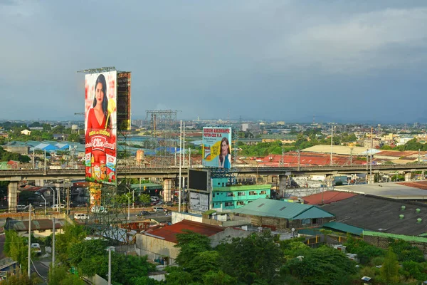 2021年11月27日 フィリピンのケソン市において 建物や道路の概要が公開されました ケソン市は フィリピンのマニラの北東 グアダルーペ高原に位置しています — ストック写真