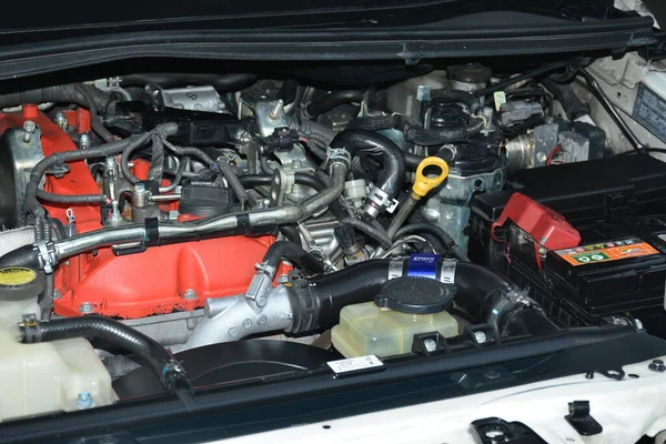Quezon City Nov Toyota Innova Car Engine Element Tricks Car — Stock Fotó