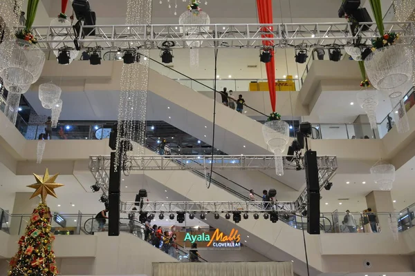 Quezon City 11月27日 2021年11月27日にフィリピンのケソン市にあるアヤラモールのインテリアデザイン アヤラモールはフィリピン最大のショッピングモールの一つです — ストック写真