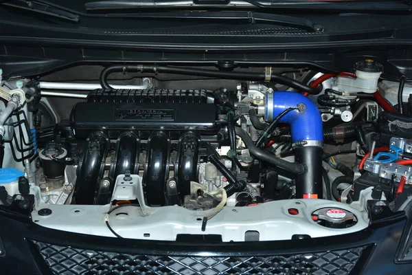 Quezon City Nov Honda Jazz Car Engine Element Tricks Car Fotos de stock libres de derechos