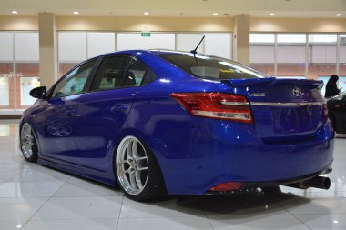 QUEZON CITY, PH-11 - Toyota vios at Wild Rides car show 11 Aralık 2021, Quezon City, Filipinler. Wild Rides, Filipinler 'de düzenlenen yıllık bir otomobil fuarıdır..