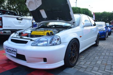 Pasay, PH-12 - Honda Civic Bumper 'dan Bumper' a 16 araba fuarı 12 Aralık 2021 'de Pasay, Filipinler' de. Bumper to Bumper, tüm yıl boyunca Filipinler 'de düzenlenen bir otomobil fuarıdır..