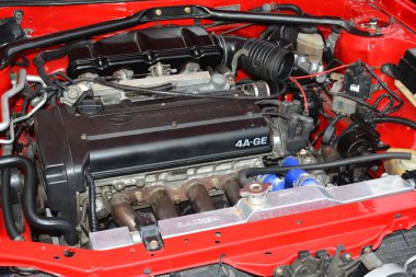 Pasay, PH-12 - Bumper 'da Toyota corolla motoru 12 Aralık 2021' de Pasay, Filipinler 'de Bumper' dan Bumper 16 araba fuarına. Bumper to Bumper, tüm yıl boyunca Filipinler 'de düzenlenen bir otomobil fuarıdır..