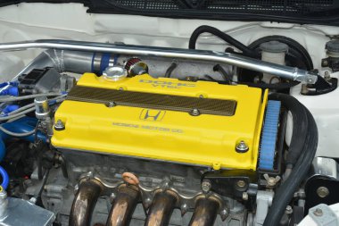 Pasay, PH-12 - Honda civic engine at Bumper to Bumper 16 car show on 12 Aralık 2021, Pasay, Filipinler. Bumper to Bumper, tüm yıl boyunca Filipinler 'de düzenlenen bir otomobil fuarıdır..