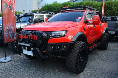 Pasay, PH-DEC 12 - Ford Ranger 12 Aralık 2021 'de Filipinler' in Pasay kentinde Bumper 'dan Bumper' a 16 araba fuarında görüldü. Bumper to Bumper, tüm yıl boyunca Filipinler 'de düzenlenen bir otomobil fuarıdır..