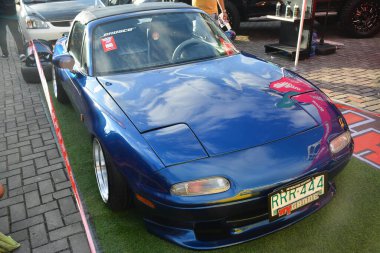 Pasay, PH-12 - Mazda miata mx5 Bumper 'dan Tampon 16' ya 12 Aralık 2021 'de Pasay, Filipinler' de. Bumper to Bumper, tüm yıl boyunca Filipinler 'de düzenlenen bir otomobil fuarıdır..