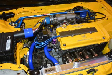 Pasay, PH-12 - Honda civic engine at Bumper to Bumper 16 car show on 12 Aralık 2021, Pasay, Filipinler. Bumper to Bumper, tüm yıl boyunca Filipinler 'de düzenlenen bir otomobil fuarıdır..