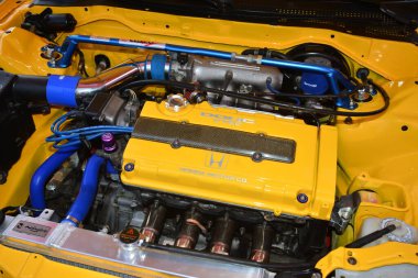 Pasay, PH-12 - Honda civic engine at Bumper to Bumper 16 car show on 12 Aralık 2021, Pasay, Filipinler. Bumper to Bumper, tüm yıl boyunca Filipinler 'de düzenlenen bir otomobil fuarıdır..