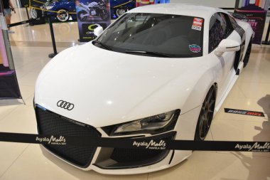 PARANAQUE, PH-DEC 18 - 18 Aralık 2021 tarihinde Paranaque, Filipinler 'de All In araba fuarında. In, Filipinler 'de her yıl düzenlenen bir araba fuarıdır..