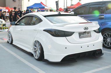 PARANAQUE, PH - 18 DEC - Hyundai Elantra 18 Aralık 2021 tarihinde Paranaque, Filipinler 'de All In araba fuarında. In, Filipinler 'de her yıl düzenlenen bir araba fuarıdır..