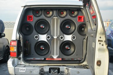 PARANAQUE, PH - 18 DEC - Mitsubishi pajero 18 Aralık 2021 tarihinde Paranaque, Filipinler 'de All In araba fuarında. In, Filipinler 'de her yıl düzenlenen bir araba fuarıdır..