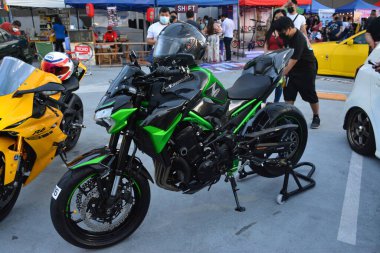 PARANAQUE, PH - 18 DEC - Kawasaki z900 motosiklet 18 Aralık 2021 tarihinde Paranaque, Filipinler 'de All In araba fuarında. In, Filipinler 'de her yıl düzenlenen bir araba fuarıdır..