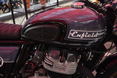 MANILA, PH-23 - 23 Aralık 2021 tarihinde Manila, Filipinler 'de Royal Enfield at Bike 2 Bike motorsiklet şovu. Motosiklet 2, Filipinler 'de yapılan bir motosiklet fuarıdır.. 