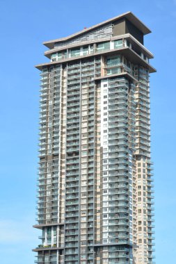 SAN JUAN, PH - MAR 20 - 20 Mart 2022 'de San Juan, Filipinler' de bir apartman cephesi. San Juan, Filipinler 'in Manila bölgesinin bir parçasıdır..