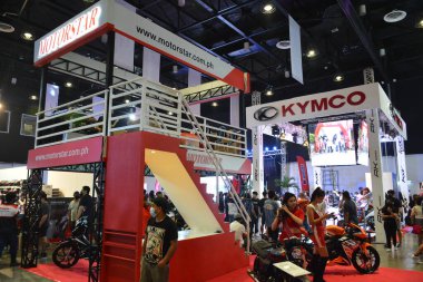 Pasay, PH-26 - 26 Mart 2022 'de Filipinler' de Inside Racing Motorshow 'da motorstar standı. İçerideki Yarış, her yıl Filipinler 'de yapılan bir otomobil fuarıdır..