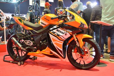 Pasay, PH - MAR 26 - Motorstar xplorer 200II motosiklet Inside Racing Motorshow 'da 26 Mart 2022 tarihinde Pasay, Filipinler. İçerideki Yarış, her yıl Filipinler 'de yapılan bir otomobil fuarıdır..